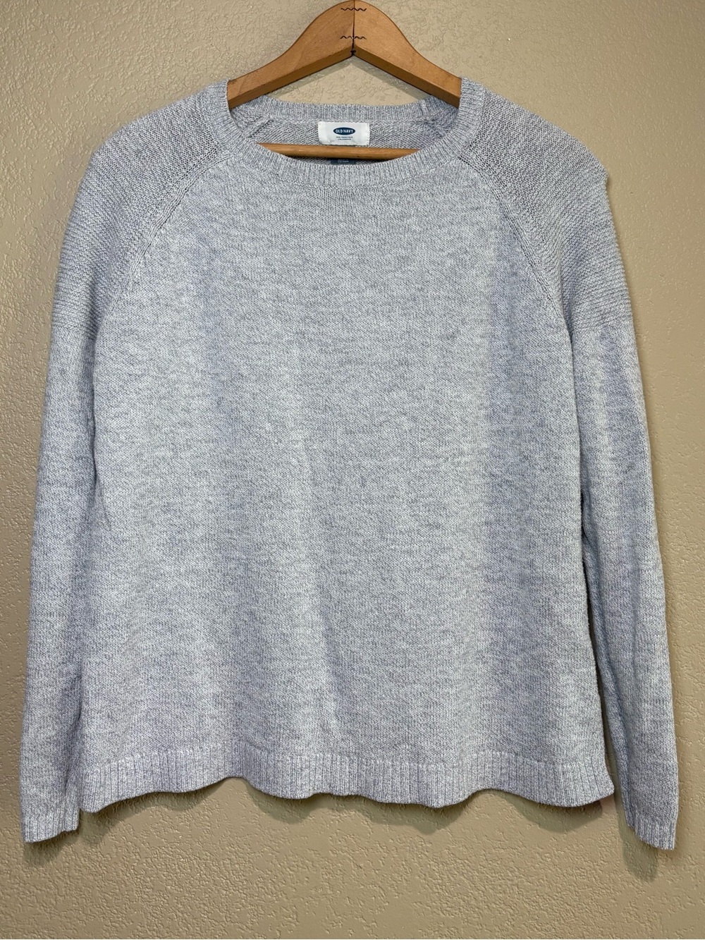 Old Navy Women’s Lightweight Gray Crewneck Sweater